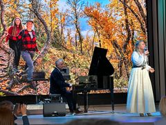 Helene Bøksle og Eirik Berge på åpningsseremonien