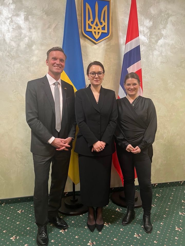 Leder for Innovasjon Norges kontor i Kyiv Ole Henæs, næværende statsminister i Ukraina Julija Svyrydenko og næringsminister Cecilie Myrseth.