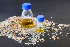 Rundballeplast, tauverk, mykplast, hardplast og sortert husholdningsplast som i dag må brennes, skal bli til olje av høy kvalitet.