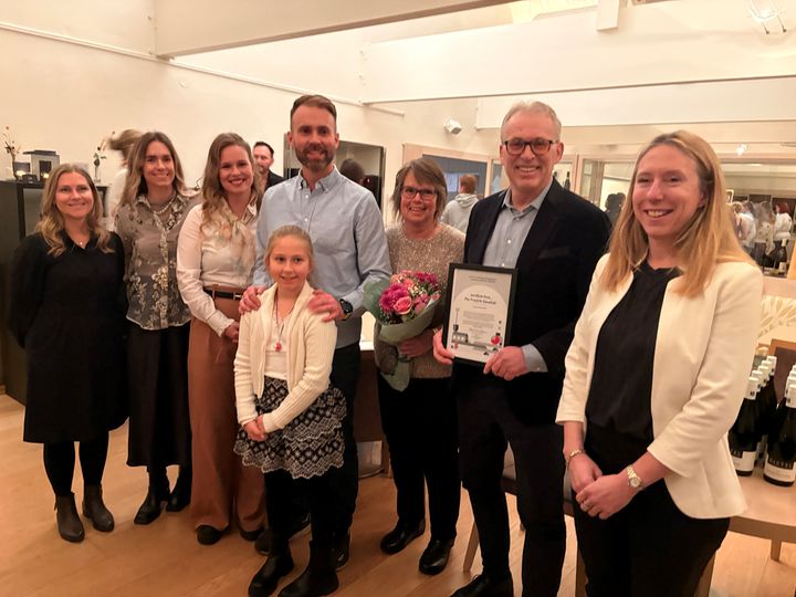 Cecilie Fjeldvik, Malene Saxebøl, Maiken Saxebøl, Fredrik Saxebøl , Sofie Saxebøl, Stine Andersen, Per Fredrik Saxebøl sammen med Kristin Willoch Haugen fra Innovasjon Norge
