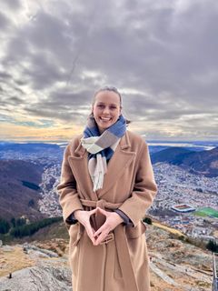 Reiselivsdirektør Aase Marthe J. Horrigmo på toppen av Ulriken i Bergen