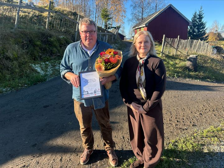 Prisvinner Olav Lie-Nilsen sammen med Christina Seegaard fra Innovasjon Norge.