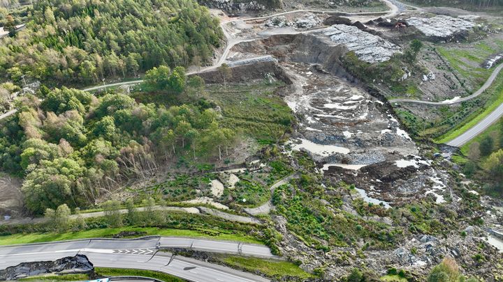 Vibrasjoner fra sprengning og tung anleggsvirksomhet kan føre til skred i kvikkleireområder. Den reviderte standarden NS 8141-3 skal bidra til tryggere prosjekter.