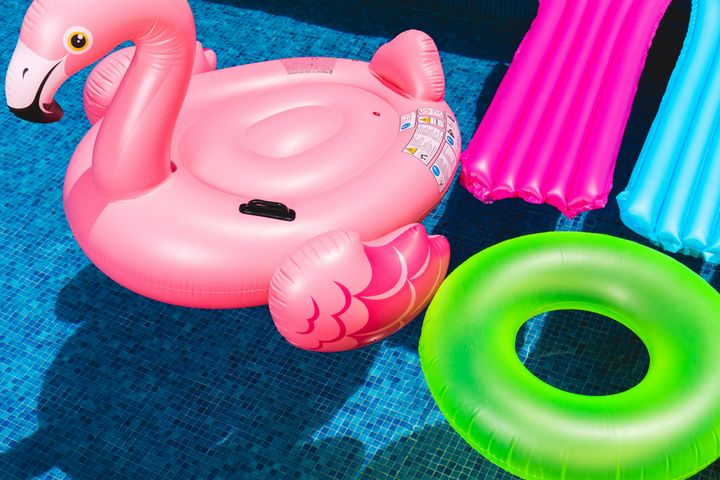Badeflamingo og grønn badering