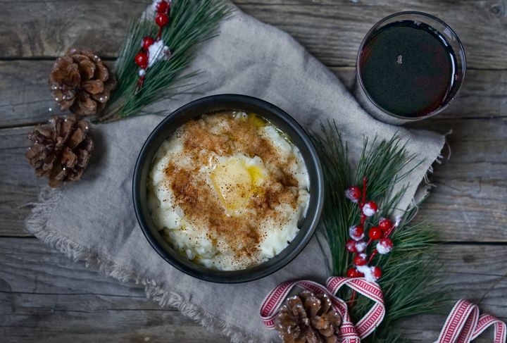 Tre av fire nordmenn spiser julegrøt i desember – tradisjonen står sterkt i alle aldersgrupper.