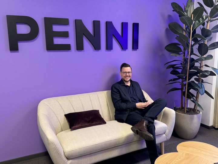 Amund Tosterud leder kundeiopplevelser i Penni Digitalbank (Foto: Eika)