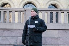 Øyvind Fjeldseth fra NJFF holdt appell utenfor Stortinget på tirsdag