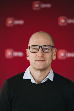 Det er urovekkende at regjeringen ser ut til å redusere den nylig nedsatte Kommunekommisjonen til en ren kutt-kommisjon. Det kan svekke den sivile beredskapen. – Regjeringen sier rett ut at flere av utfordringene i kommunesektoren verken kan eller bør løses med penger og peker på bemanningsnormer, kompetansekrav og individuelle rettigheter som hindre. Det er en provokasjon all den tid kommunene utgjør «den grunnleggende byggesteinen i vår beredskap» ifølge Totalberedskapsmeldingen som nylig ble vedtatt av Stortinget, sier Unio-leder Steffen Handal.