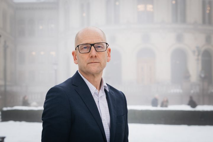 Unio-leder Steffen Handal: -  Når flertallet i kommisjonen går inn for å fjerne kompetansekrav uten å konsekvensutrede, frykter vi at det vil gå ut over kvaliteten på velferden og tjenestene til innbyggerne hvis anbefalingene fra kommisjonen blir gjennomført. Det kan fort ramme de mest utsatte og svakeste gruppene og kan på sikt bli veldig kostbart for samfunnet.