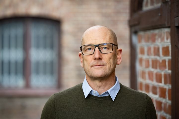 Unio-leder Steffen Handal: - I et presset arbeidsmarked må flere arbeidsgivere gjøre det de kan for å få tak i de kloke hodene. Statistikken tyder på at arbeidsgivere går ut over frontfagsramma for å få tak i ansatte. Også arbeidsgivere i offentlig sektor må merke seg dette.