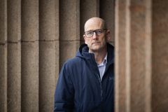 Gjennomsnittet for arbeidstakernes andel av verdiskapingen er 75 prosent de siste fem årene.  – Det er en oppskrift på ulikhet Norge ikke er tjent med som nasjon, sier Unio-leder Steffen Handal. Når de ansattes andel av verdiskapingen går ned, får eierne mer. I fjor satt eierne i industrien igjen med 30 milliarder kroner mer enn i 2021.