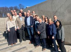 Unio kommunes forhandlingsutvalg før kravene ble overlevert i dag. Skal kommunene klare å opprettholde gode velferdstjenester for folk, må lærere i barnehager og skoler, sykepleiere, fysioterapeuter, ergoterapeuter, forskere og andre med universitets- og høgskoleutdanning prioriteres. Foto: Unio