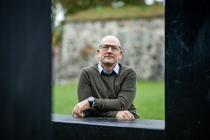 Unio-leder Steffen Handal: - For å møte utfordringen med personell-mangel på samfunnsnivå, må vi fokusere mer på risikofaktorene i relasjonelle yrker på virksomhetsnivå. Årsaken er at manglende fokus på risikofaktorene kan føre til høyt sykefravær og tidlig frafall fra yrkene. Det kan også gjøre at dyktige folk søker seg til andre sektorer enn velferdsyrkene, sier han.