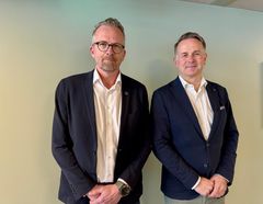 Forhandlingsledelsen i Unio kommune varsler streik hvis det ikke oppnås enighet i meklingen neste uke. Leder Geir Røsvoll (også leder i Utdanningsforbundet) håper å unngå konflikt. Her med riksmekler Mats W. Ruland ved starten av meklingen i kommunesektoren 7. mai 2026.