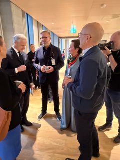KI-FORTRINN: Partene i arbeidslivet signerte fredag 2. oktober en intensjonsavtale om KI. Den norske modellen kan bli Norges KI-fortrinn Norge, mener hovedorganisasjonen Unio. FV. statsminister Jonas Gahr Støre, YS-leder Hans-Erik Skjæggerud,   nestleder Henriette Jevnaker i LO og Unio-leder Steffen Handal.