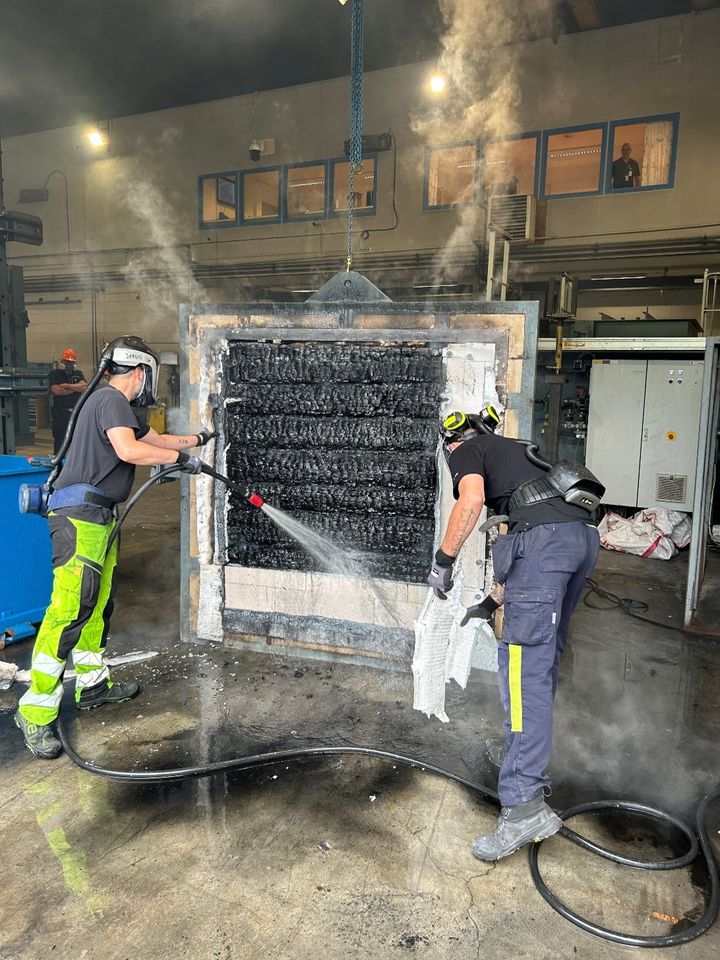 Rambøll har gjennomført tester av innbrenningstid og brannmotstandsevne på nye og originale tømmervegger, i laboratoriet til RISE Fire Research i Trondheim.