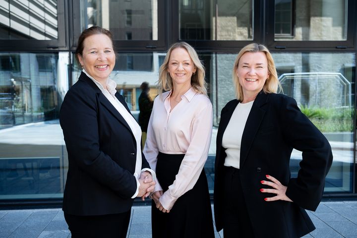 Ingrid Lombnæs (Fagleder for strategisk sikkerhet og regelverk), Camilla Amundsen (Adm.dir) og Else Gjerdeplass (Leder for sikkerhet)
