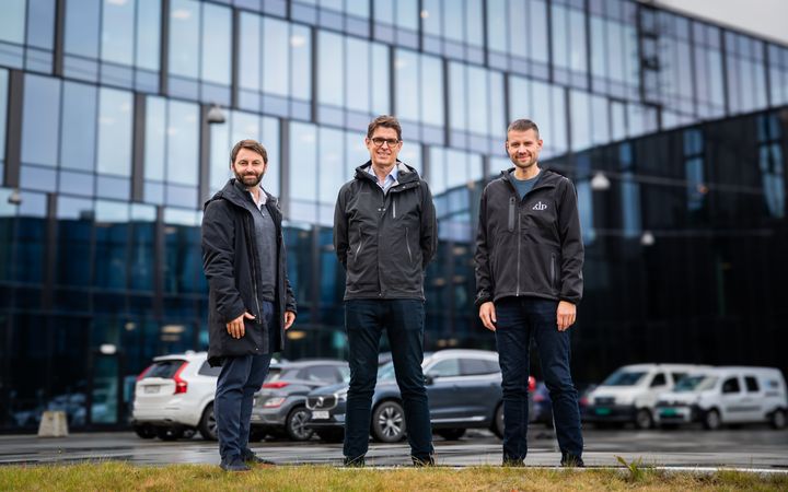 F.v: Alexis Sevault, CTO i Cartesian, Jonas Utvik, salgssjef i Cartesian og Jonas Brenntrø, Teknisk/digital eiendomsforvalter i KLP Eiendom.