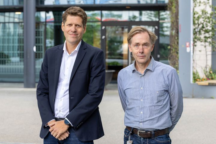Morten Gjelstad (til venstre) er direktør for stategi, analyse og arbeidsliv i KLP og Erik Falk er aktuardirektør i KLP. Foto: Roar Grønstad