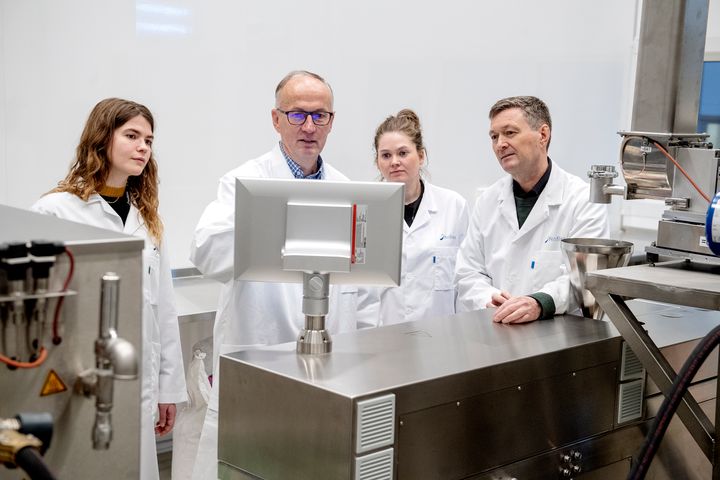 Tor Andreas Samuelsen (right) and colleagues at one of the extruders used in feed research.