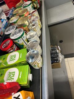 Hermetikk egner seg godt i beredskapslageret. Den har lang holdbarhet så lenge emballasjen er intakt. Foto: Oda Bjørnsborg, Nofima