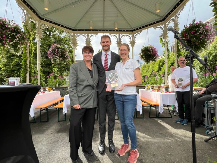 Tildeling av Spesialitet til Skarbø gard og Juviksild under åpningen av Bergen Matfestival