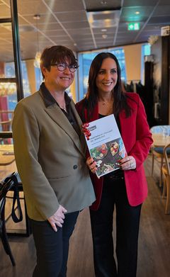 F.v. Adm.dir Anne Mette Johnsen i Stiftelsen Norsk Mat og statssekretær Hanne-Berit Brekken fra Landbruks- og matdepartementet.