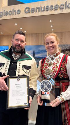 Even Tandberg og Ida Cecilie Søfteland Alvsaker fra Eiker Gårdsysteri.