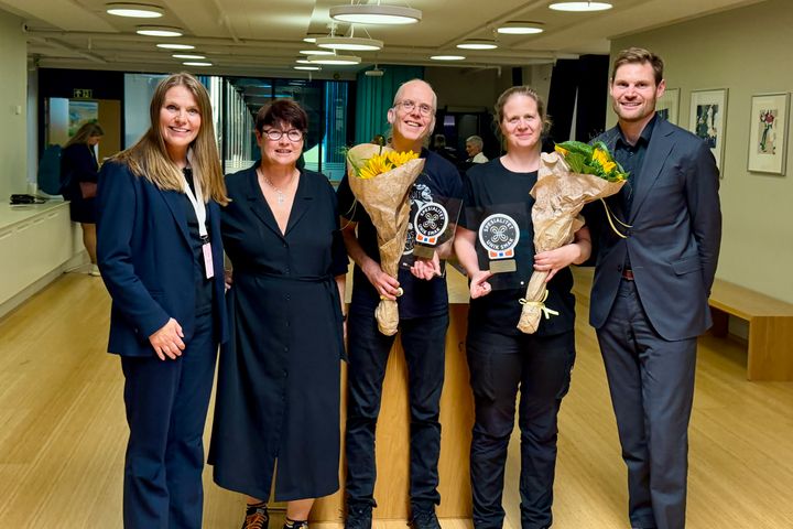 F.v. Brit Melting - daglig leder for Oi! Mat og drikke, Anne Mette Johnsen - adm.dir  Stiftelsen Norsk Mat, Frode Hindrum fra Hindrum Gårdsysteri, Mona Nicolaisen fra Bryggeriet Frøya og landbruks- og matminister Nils Kristen Sandtrøen.