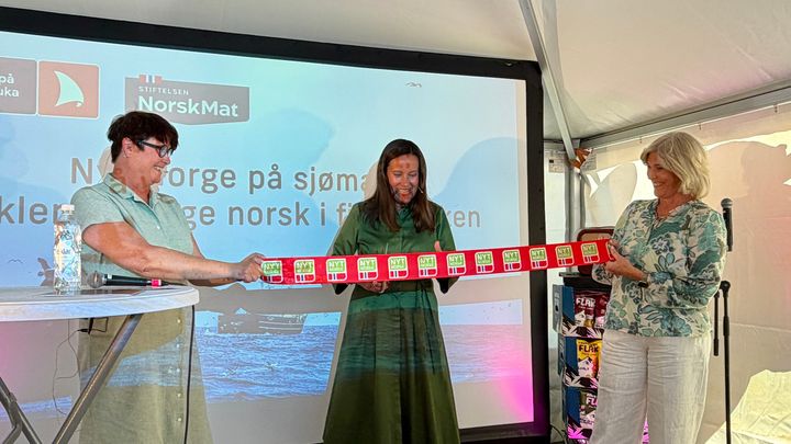 F.v. Anne Mette Johnsen - direktør i Stiftelsen Norsk Mat, fiskeri- og havminister Marianne Sivertsen Næss og Anne Marit - styreleder i Stiftelsen Norsk Mat.