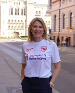 – På FotballtrøyeFredag viser barn og voksne over hele Norge at de er på samme lag i kampen mot barnekreft, sier generalsekretær i Barnekreftforeningen, Trine Nicolaysen.