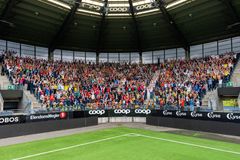 REKORDSTORT LAG: På FotballtrøyeFredag samlet Viking FK over 1000 små og store til et rekordstort lag på Lyse stadion. Med på laget var blant andre skoleelever, Vikings eliteserielag og kunnskapsminister Kari Nessa Nordtun.