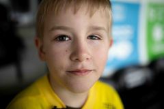 GOD OVERSIKT: Fredrik ble blind på venstre øye etter at han hadde retinoblastom (øyekreft) som liten. Nå er tilbake på venstre midtbane på Bodø/Glimt gutter 9. – Jeg ser med høyre øye, så jeg får god oversikt over banen, sier han.