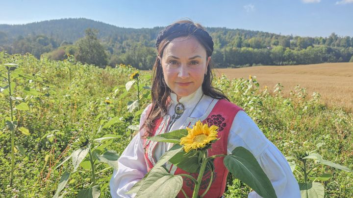 Utviklingsfondet er stolte over å ha Anja Cecilie Solvik, grunnlegger av Bunadsgeriljaen, som ambassadør.