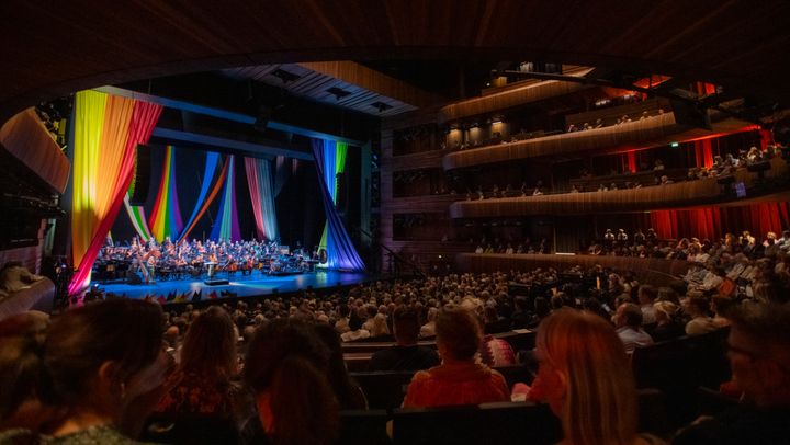 Operaens bidrag til årets Pride-feiring i Oslo er festkonserten «For en stemme!» som går av stabelen 19. juni på Hovedscenen.
