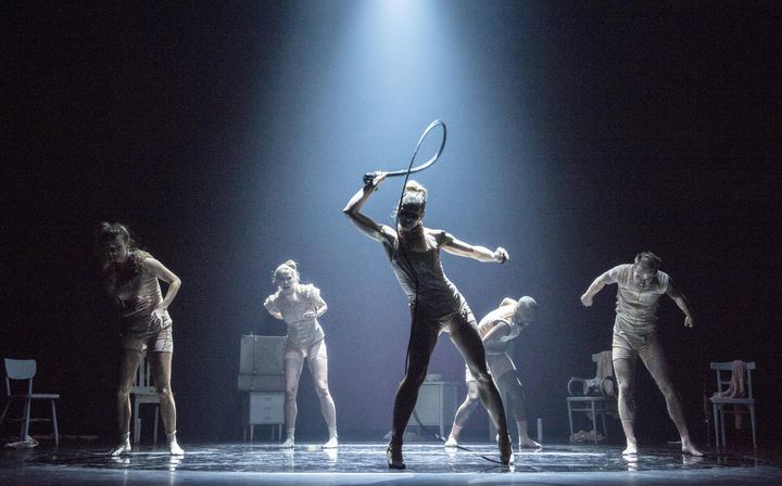 Jo Strømgren Kompani danser to ulike forestillinger på Operaens Scene 2 mellom 27. juni og 21. juni – blant dem forestillingen Made in Oslo, hvor verket Ringen er ett av verkene på programmet. Foto: Erik Berg