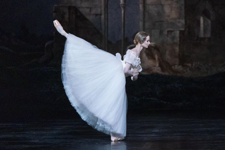 Léonore Baulac er Étoile – den høyeste rangen en danser kan oppnå – ved Opéra national de Paris, hvor hun også danser rollen som Giselle i høst.
