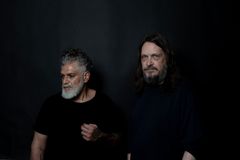 Koreograf og danser Hooman Sharifi og musikeren Helge Sten, kjent under artistnavnet Deathprod, og står på scenen i en urpremiere under årets CODA-festival.