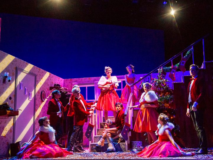 Alan Lucien Øyen leter fram de alternative julehistoriene i «Jingle Horse! — en julespesial»