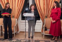 Ballettsjef Ingrid Lorentzen ble i går, 10. desember, dekorert med utmerkelsen Ridder (Chevalier) under en seremoni i Den franske ambassadørboligen i Oslo.