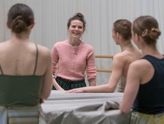 Simone Grøttes «Tungrodd – Rahčamuš – Raataminen» har urpremiere i Operaen 14. april.