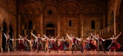 Nasjonalballetten tar «Romeo og Julie» til Hovedscenen i helt ny drakt – en ballett med klassisk formspråk, koreografert av Kaloyan Boyadjiev.