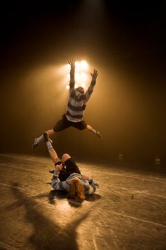 «A Dance Tribute to the Art of Football» var tidenes første fotball-danseforestilling da den hadde urpremiere i 1997. Siden har den gått sin seiersgang verden rundt.
